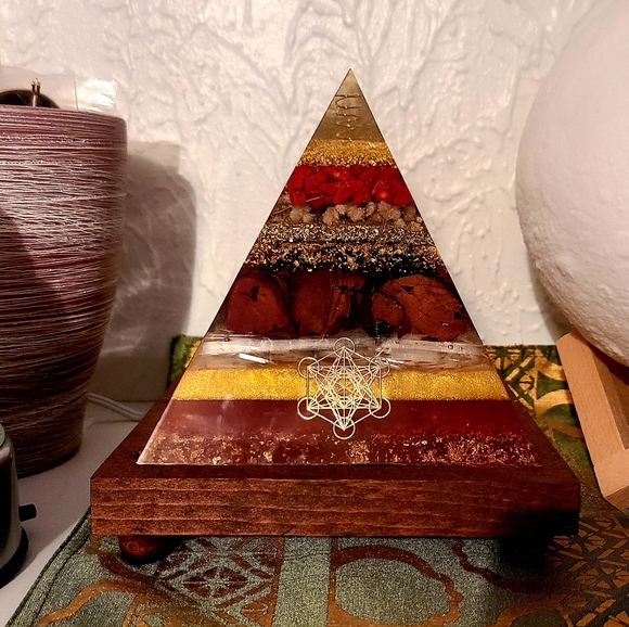 Orgonite Pyramid Lamp - Picture 2 of 6